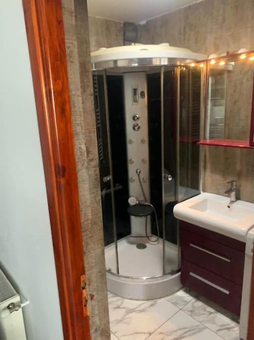 1 Bdrm In Center Appartement
