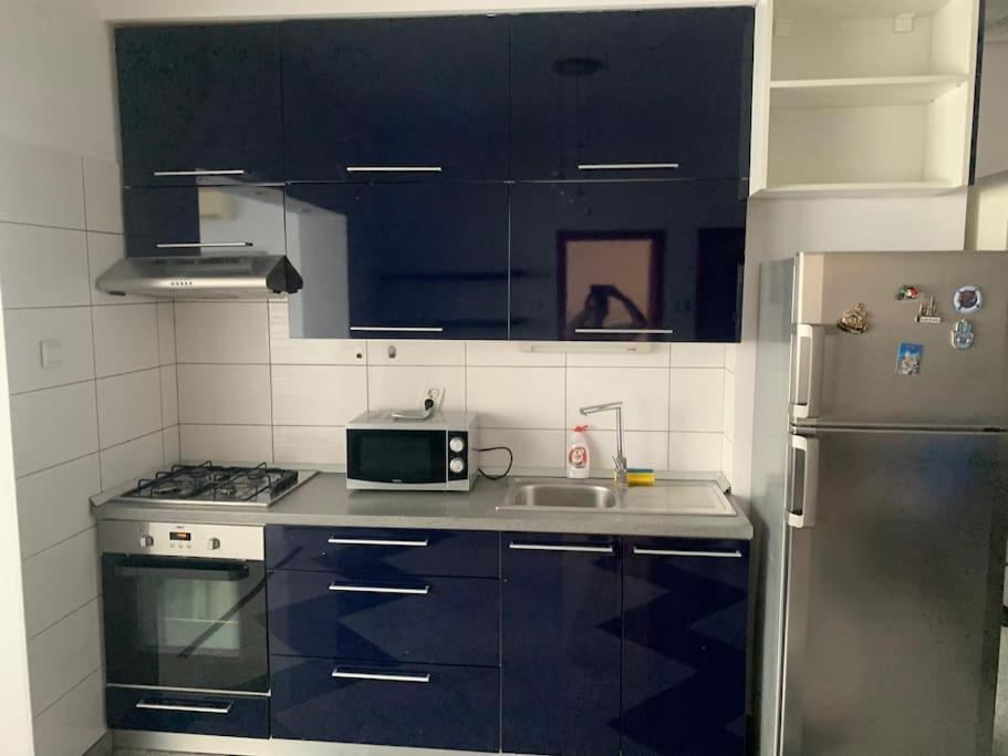 1 Bdrm In Center Bucarest